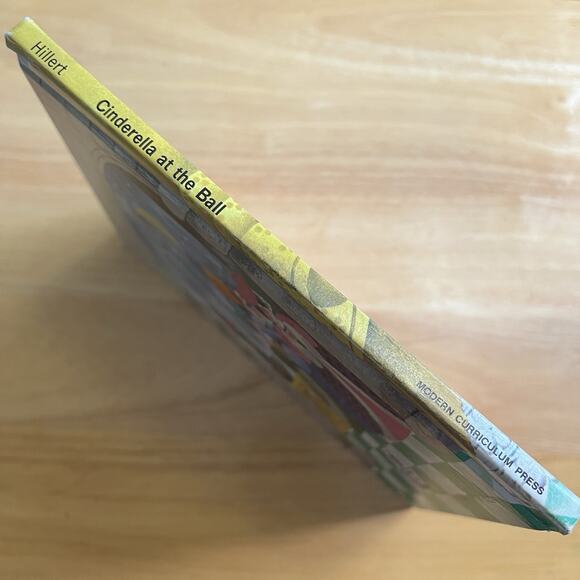 Cinderella at the Ball Hardcover Storybook Margaret Hillert Vintage 1970 - Picture 7 of 7